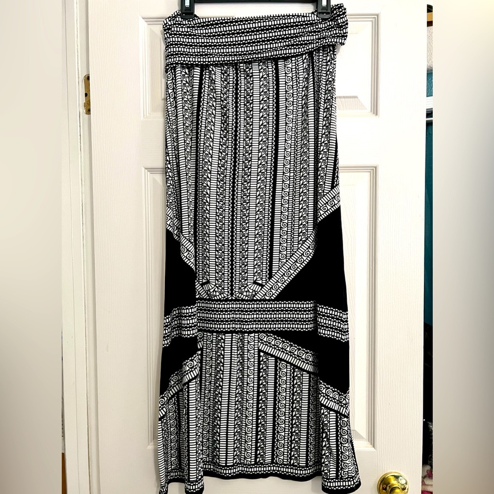 Black/White Long skirt